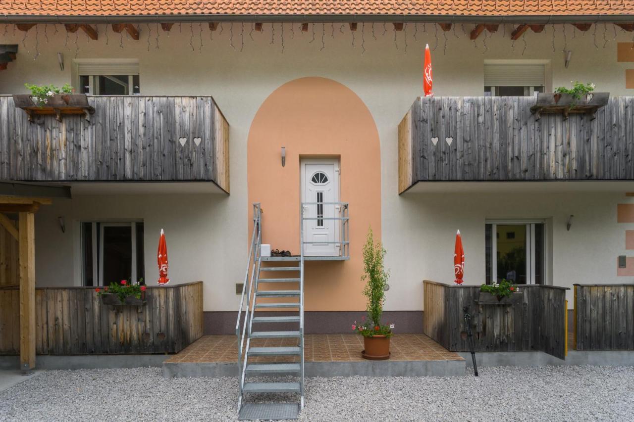 Aparthotel Pr' Jakapč' Mojstrana Exteriér fotografie